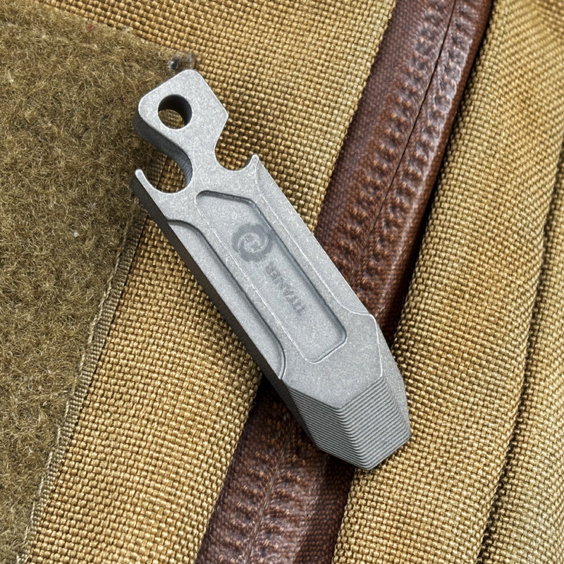 Keychain Multi Tool - Alat Kombinasi Pembuka Botol Gantungan Kunci